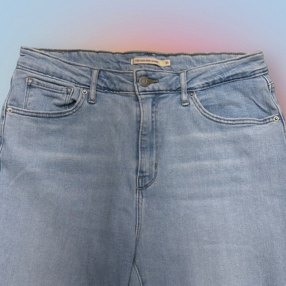 Levi's Women's High-Rise Light Wash Jeans